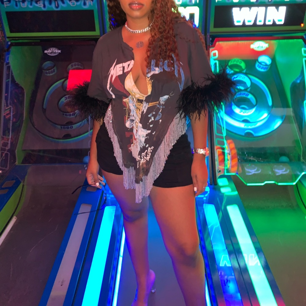 Feathered graphic tee with deep V cut - corset style